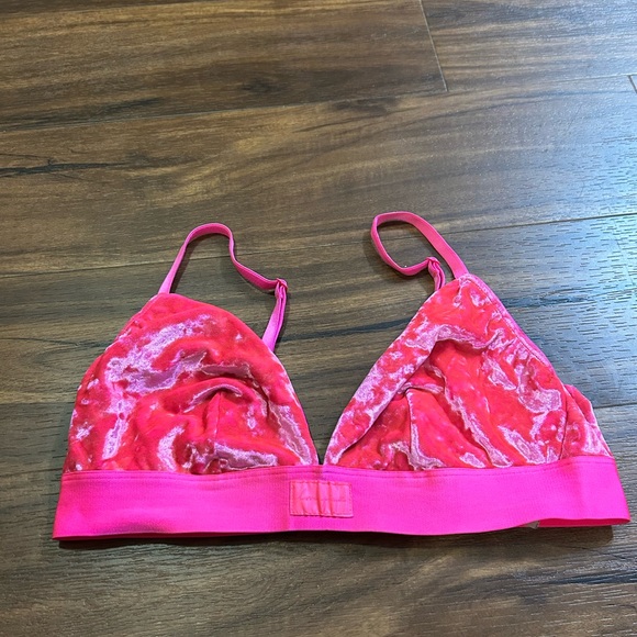 PINK Victoria's Secret Bright Pink Velvet Bralette - Picture 1 of 3